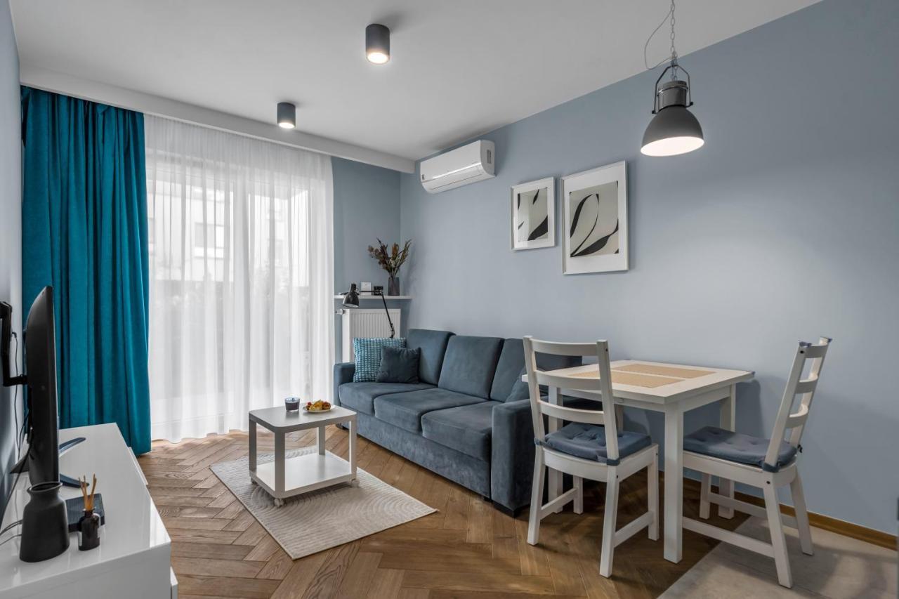 Airport With Private Terrace Apartment