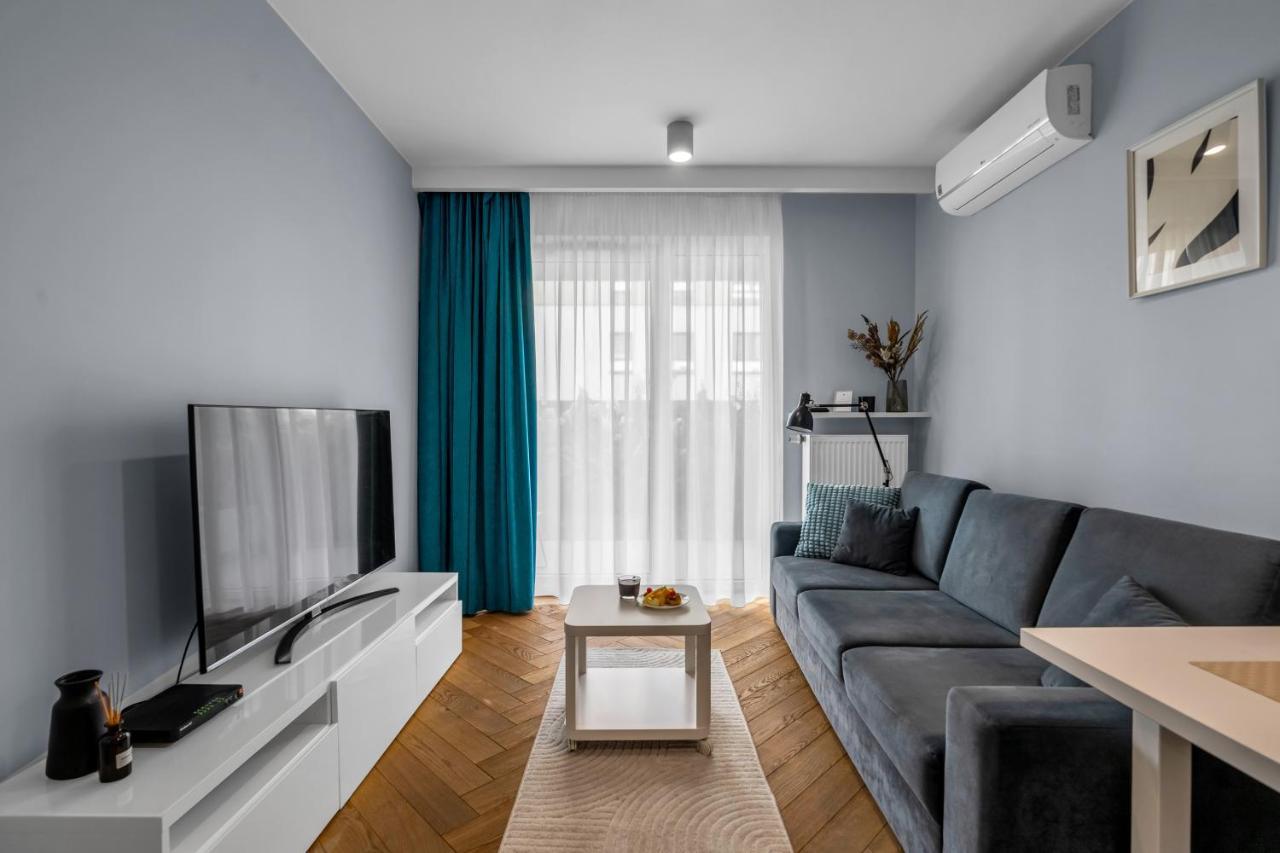 Airport With Private Terrace Apartament *